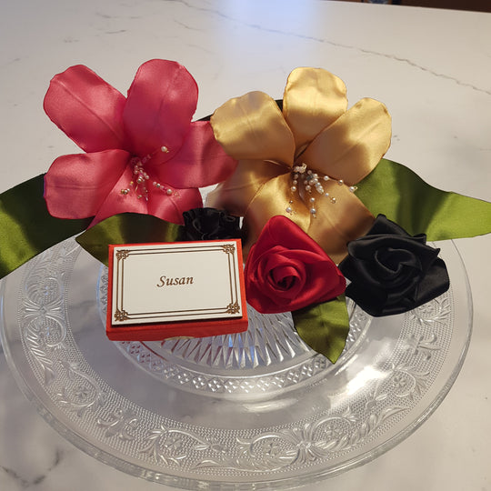 Choose the name of your choice to personalize this trinket. You can request for your favorite font too.